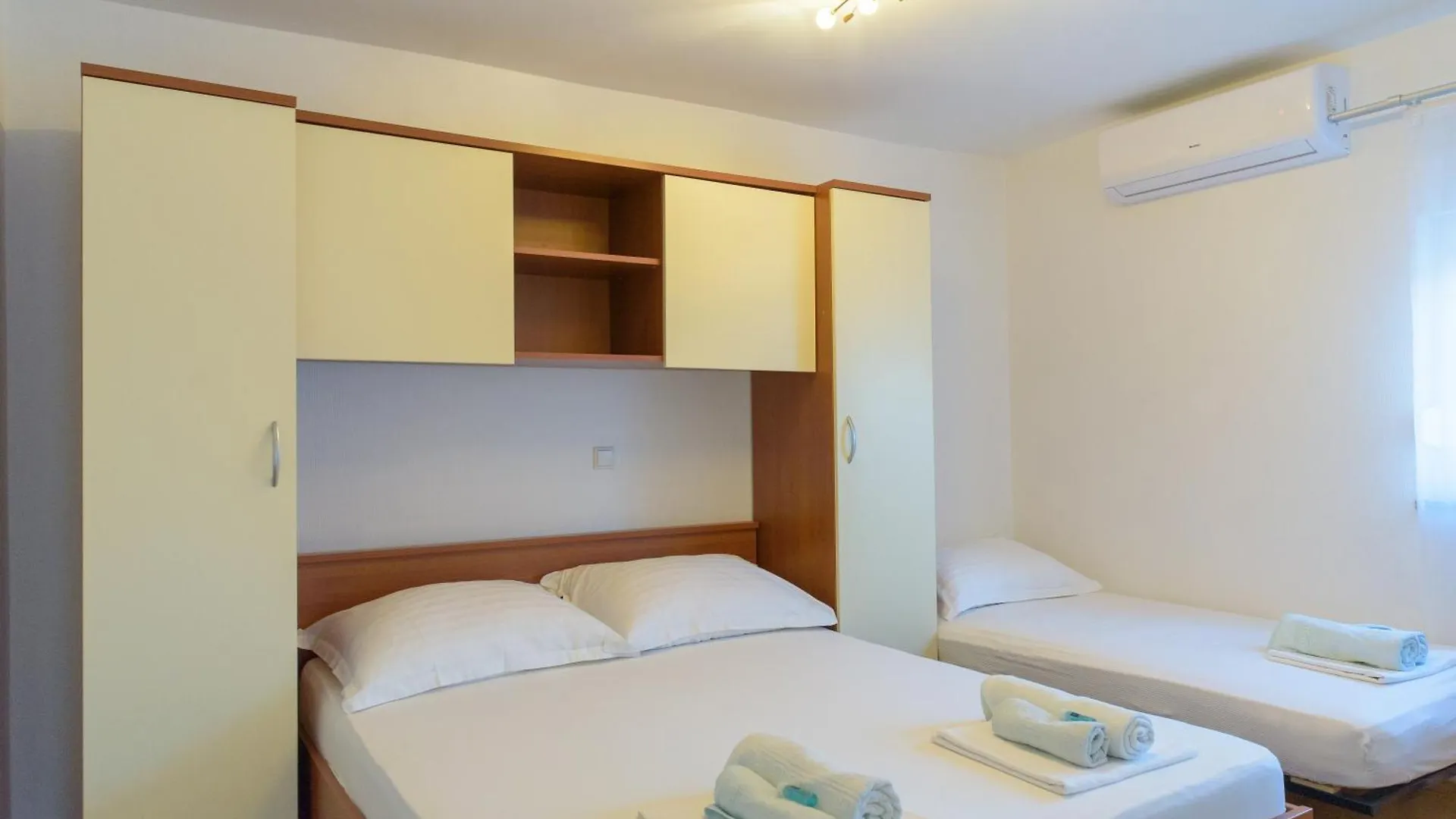 Jeli Apartments Starigrad Paklenica