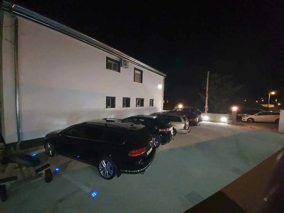 Jeli Apartments Starigrad Paklenica