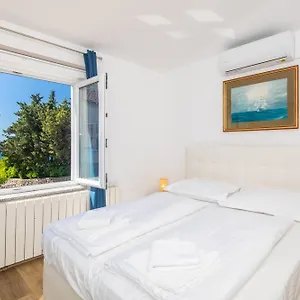 https://apartment-jasna-krk-island.primorje-gorskikotar.com