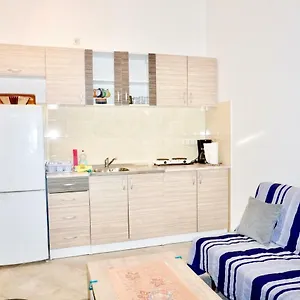 https://rosette-apartment.hotels-in-trogir.com