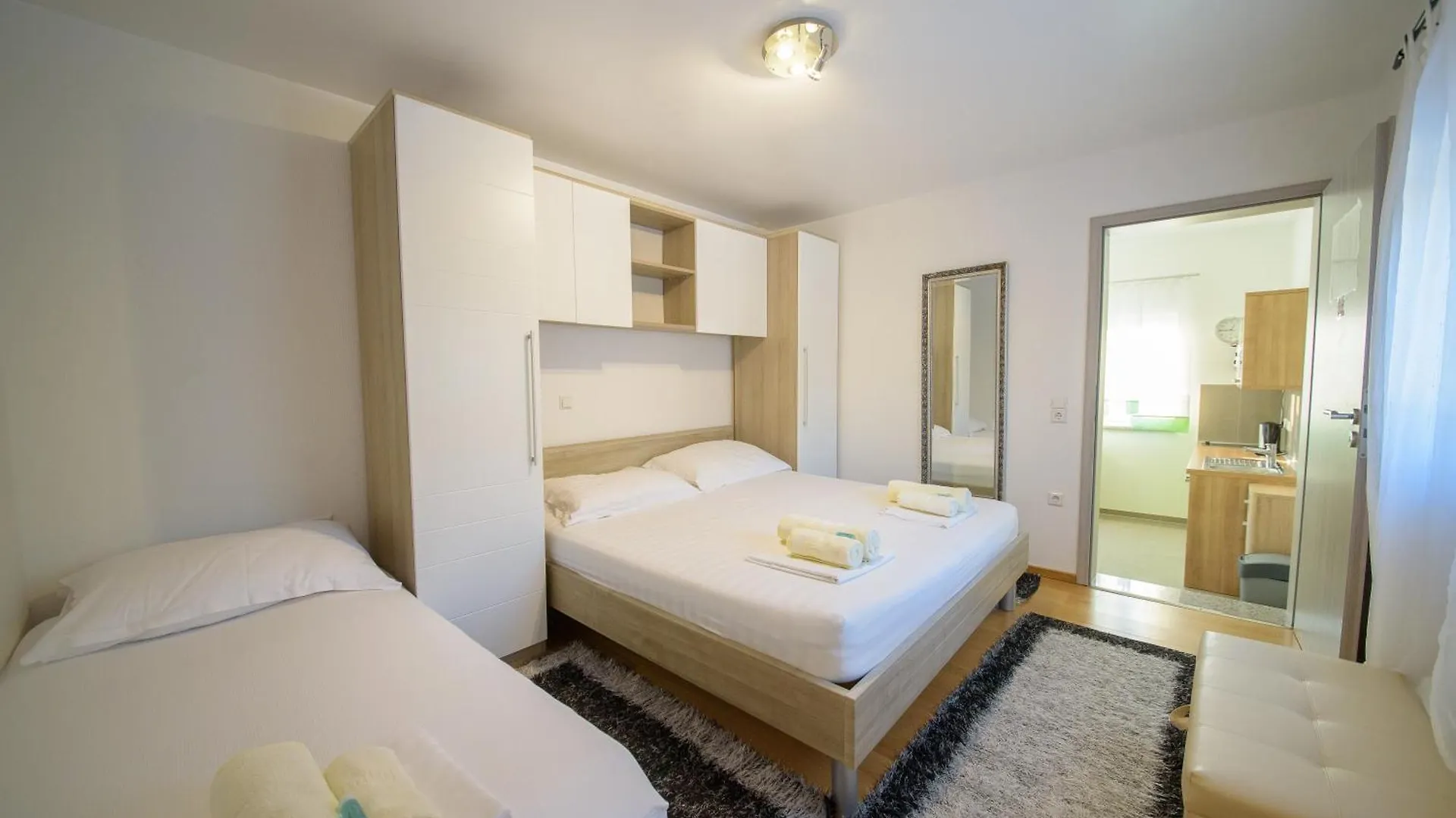 Jeli Apartments Стариград-Пакленица
