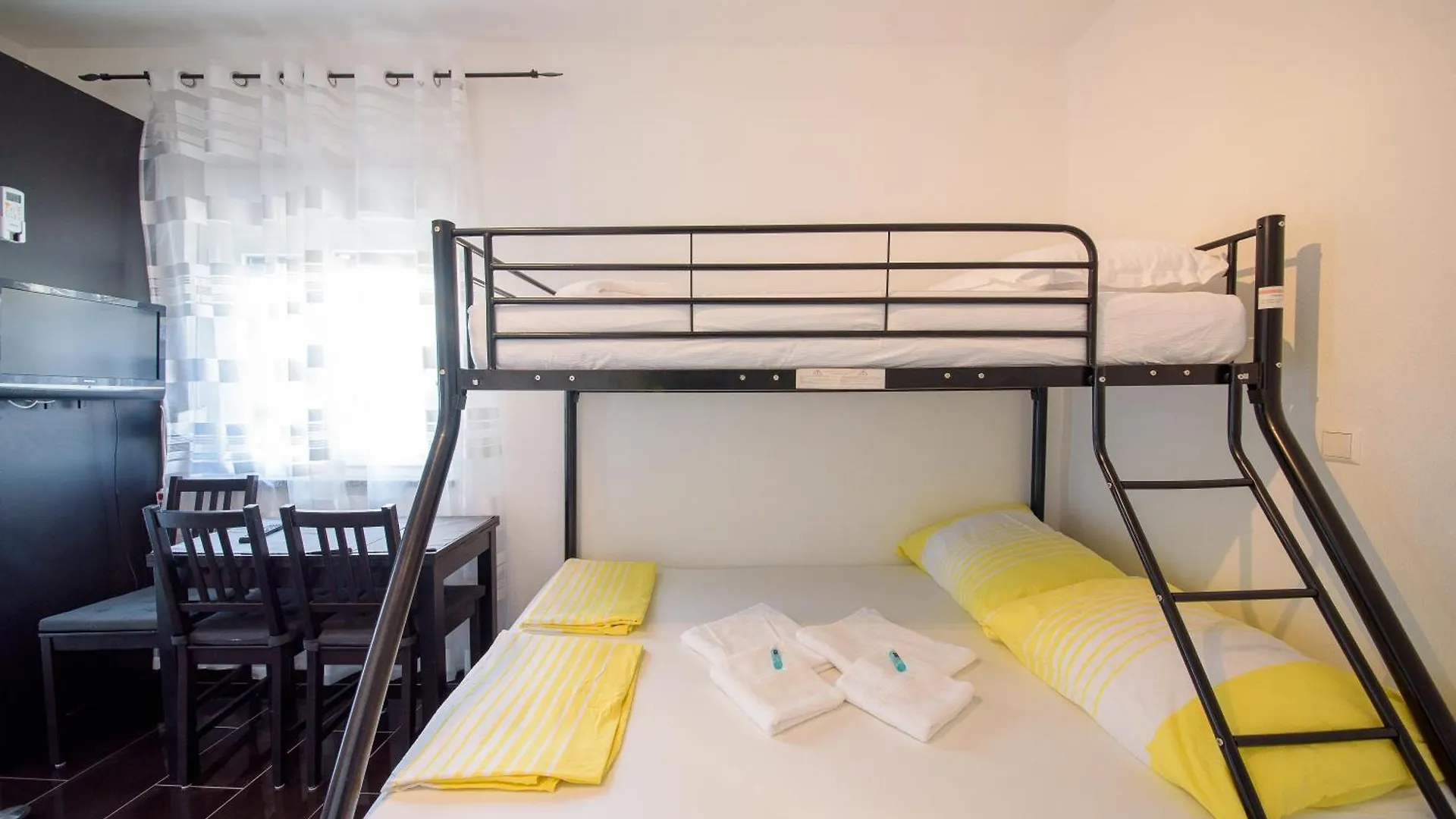 Jeli Apartments Стариград-Пакленица
